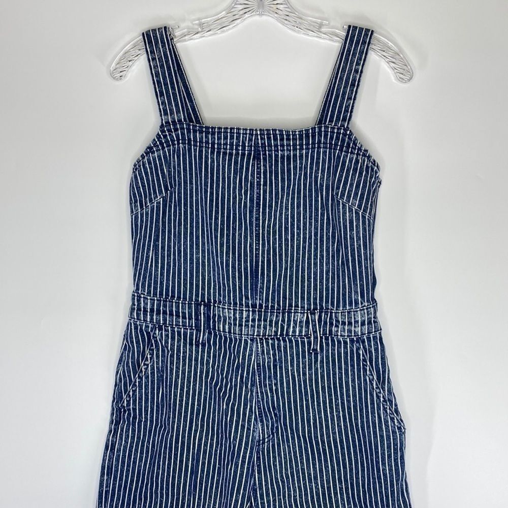 Universal Threads Blue Railroad Cropped Overalls Raw Hem Size 4/27 - Picture 2 of 10